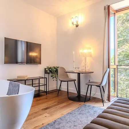 شقة Blue Romantic View, Tub & Parking