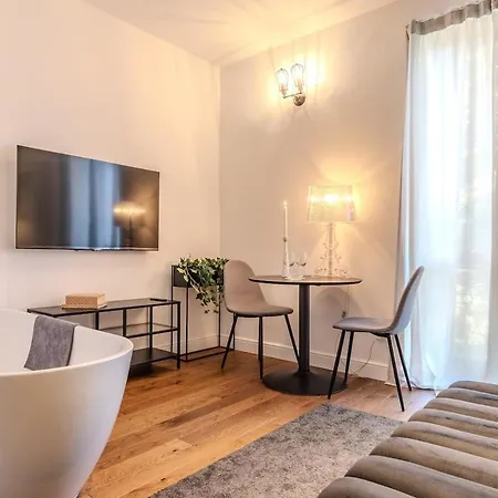 Blue Romantic View, Tub & Parking شقة